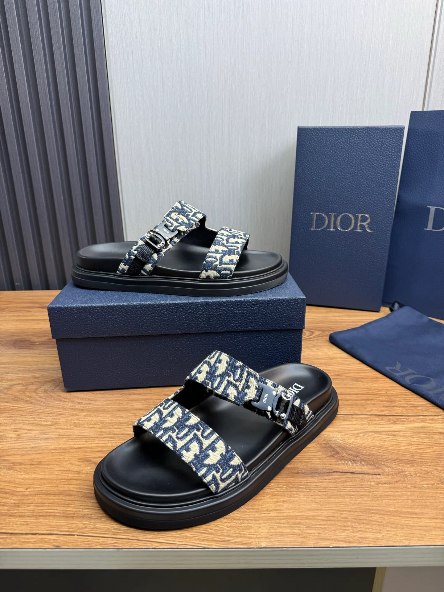 Men's shoes 300💰 Dior. Men's slippers🩴 Official website 1:1 production 38-45 size 45 46 🉑️Customized original material shipped✅